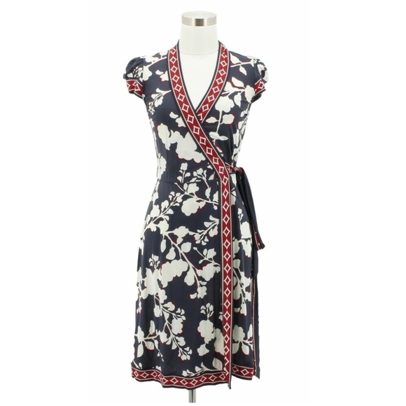 BCBGMaxAzria Dresses & Skirts - FINAL⬇️ BCBGMaxAzria Floral Wrap Dress